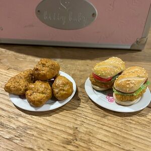 Dolly’s Dining Room Chicken Sandwich/Fried Chicken Set